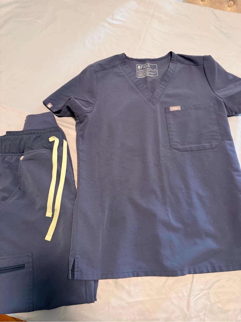 Figs Space Navy XS Catarina top and XS Zamora joggers pants